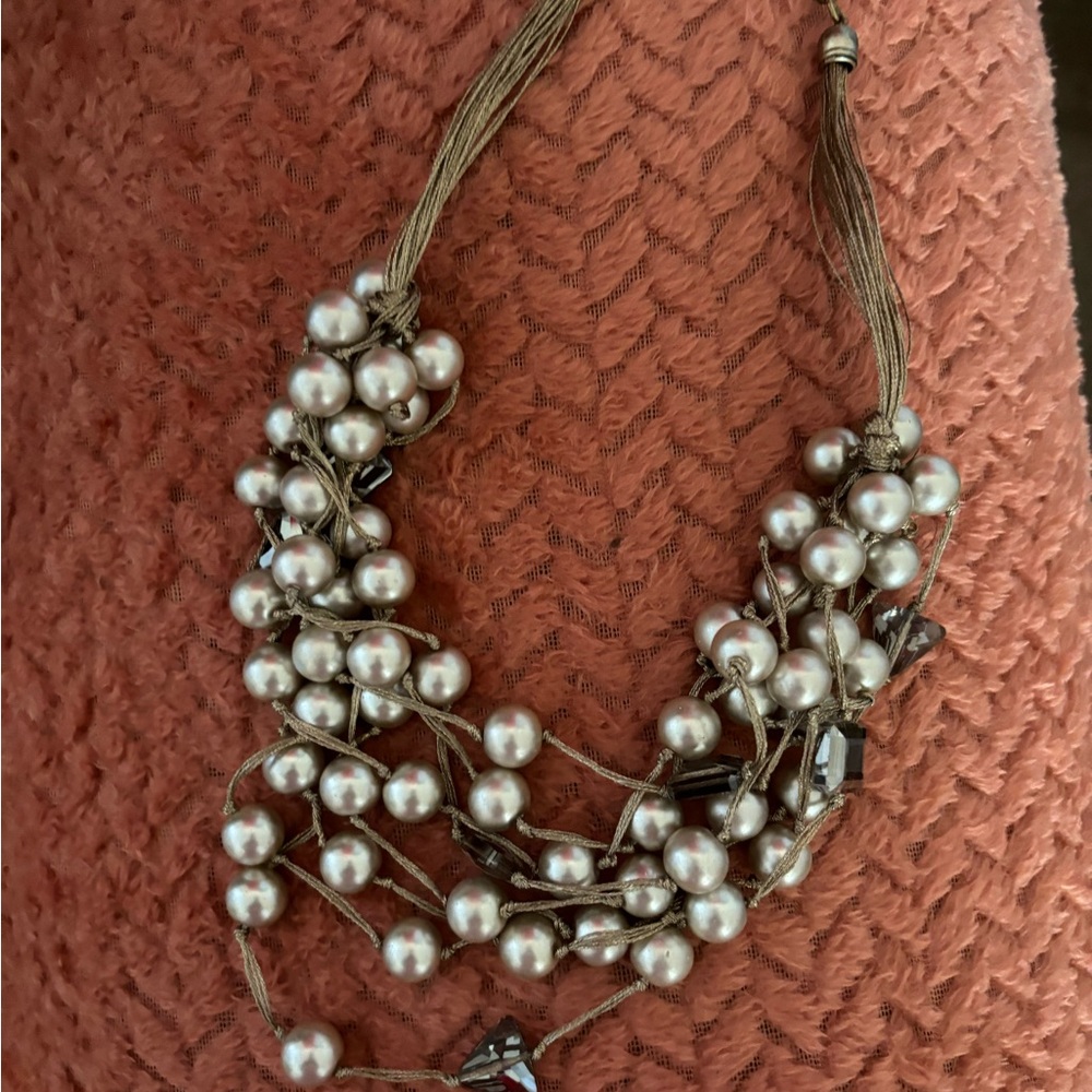 Elegant Pearl and Silver Necklace GBA Stores